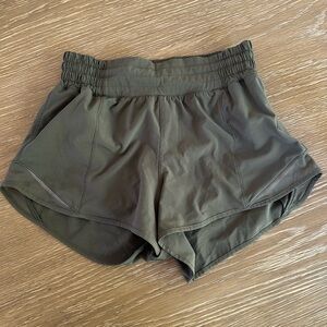 Lululemon High-Rise Hottie Hot Short 2.5inch